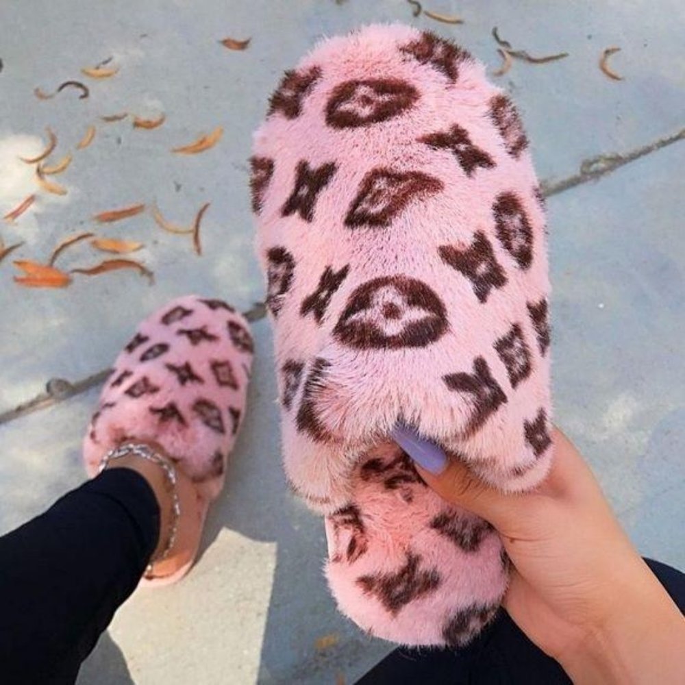 “Luxury” Faux Fur House Slippers in Pink - Picture 5 of 9